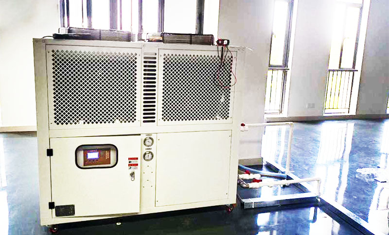 模具、吹塑、行業(yè)冷卻用箱體式冷水機(jī)