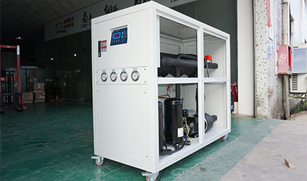 如何做好螺桿式冷水機清洗工作？