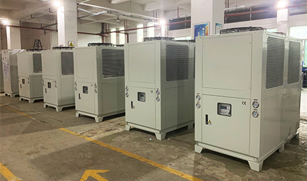 不會(huì)選冷水機(jī)設(shè)備？可以到玖一瞧瞧